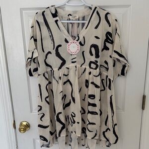 UMGEE Chic Black and Cream Women's Top